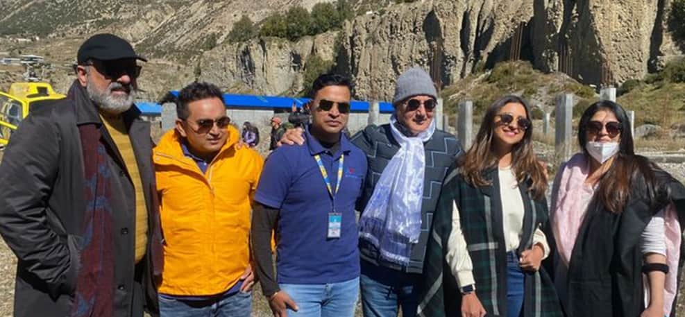 Amitabh Bachchan shared a funny picture with Boman Irani and Anupam Kher, said ye umra ka takaza hai