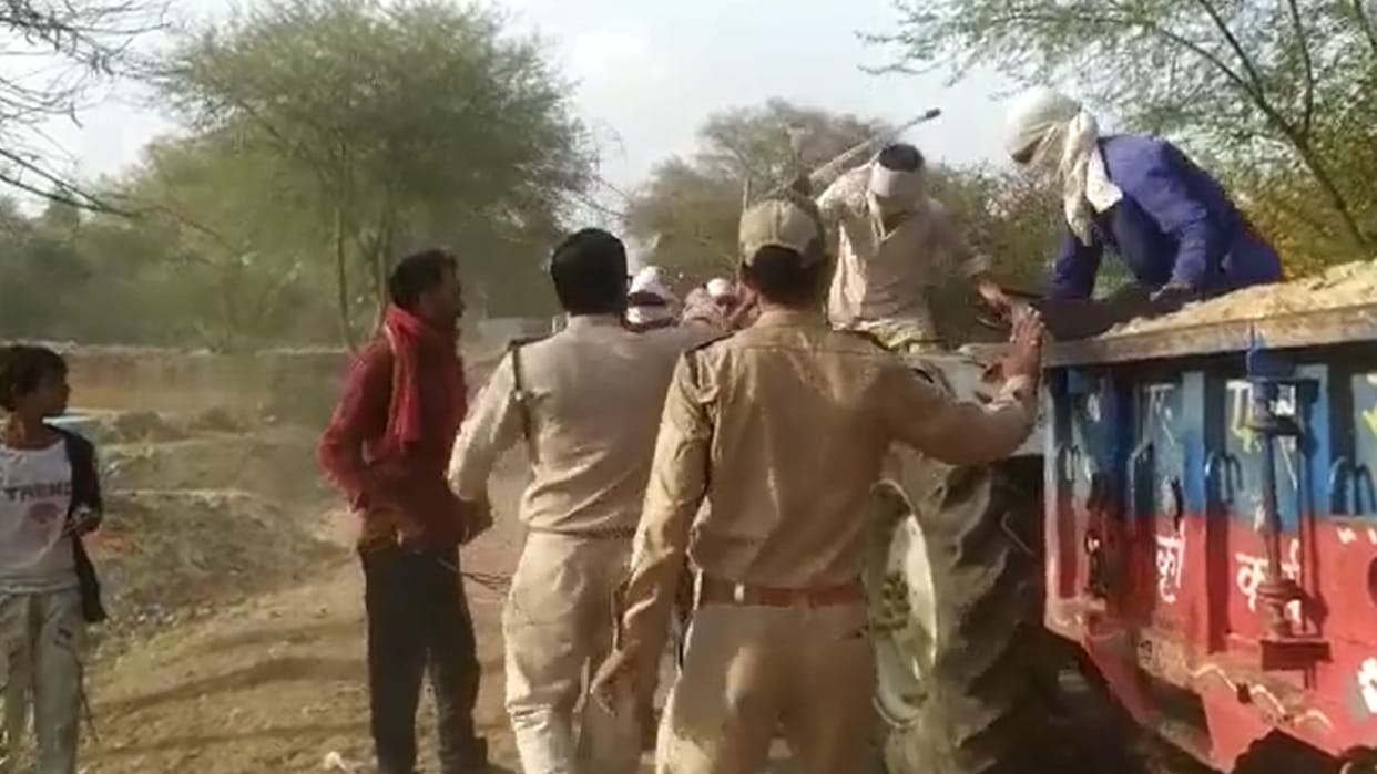 Sand mafia hooliganism in MP: Forest personnel attacked with sticks, tried to snatch rifle from ranger