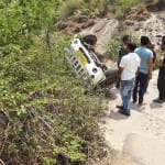घगरोड़ के पास दुर्घटनाग्रस्त हुई पिकअप। संवाद