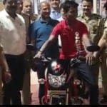 नई बाइक मिलने पर खुश हो गया जय