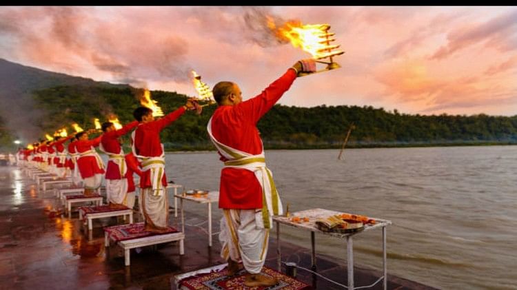 Ganga Dussehra 2023:गंगा दशहरा पर राशि अनुसार करें इन चीजों का दान, जीवन  में नहीं रहेगी कोई कमी - Ganga Dussehra 2023 Donate These Things According  To Your Zodiac Sign On Ganga