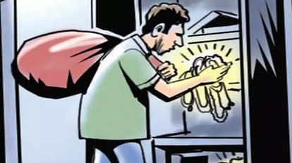 Ujjain: सूने घर का ताला तोड़कर घुसे चोर, सोना-चांदी के आभूषण के साथ ले गए टीवी और बाइक Ujjain: Thieves entered by breaking the lock of an empty house