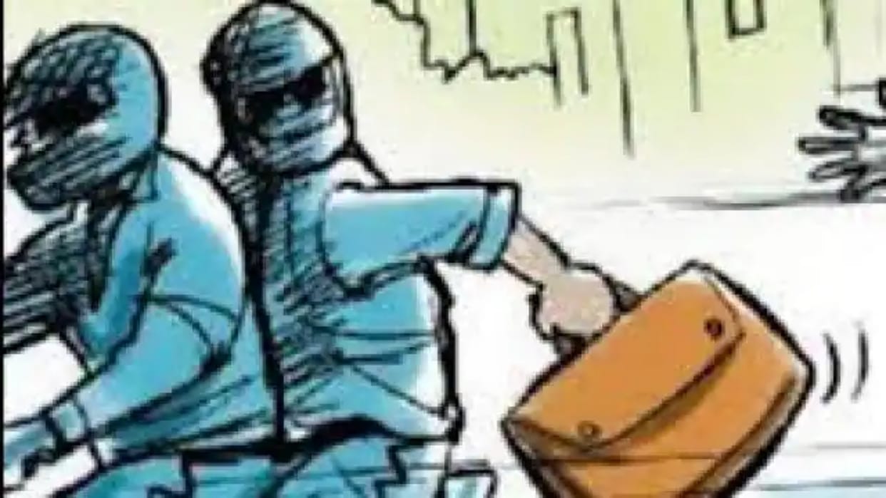 Looted by showing toy pistol and dagger in Lal Bazar srinagar