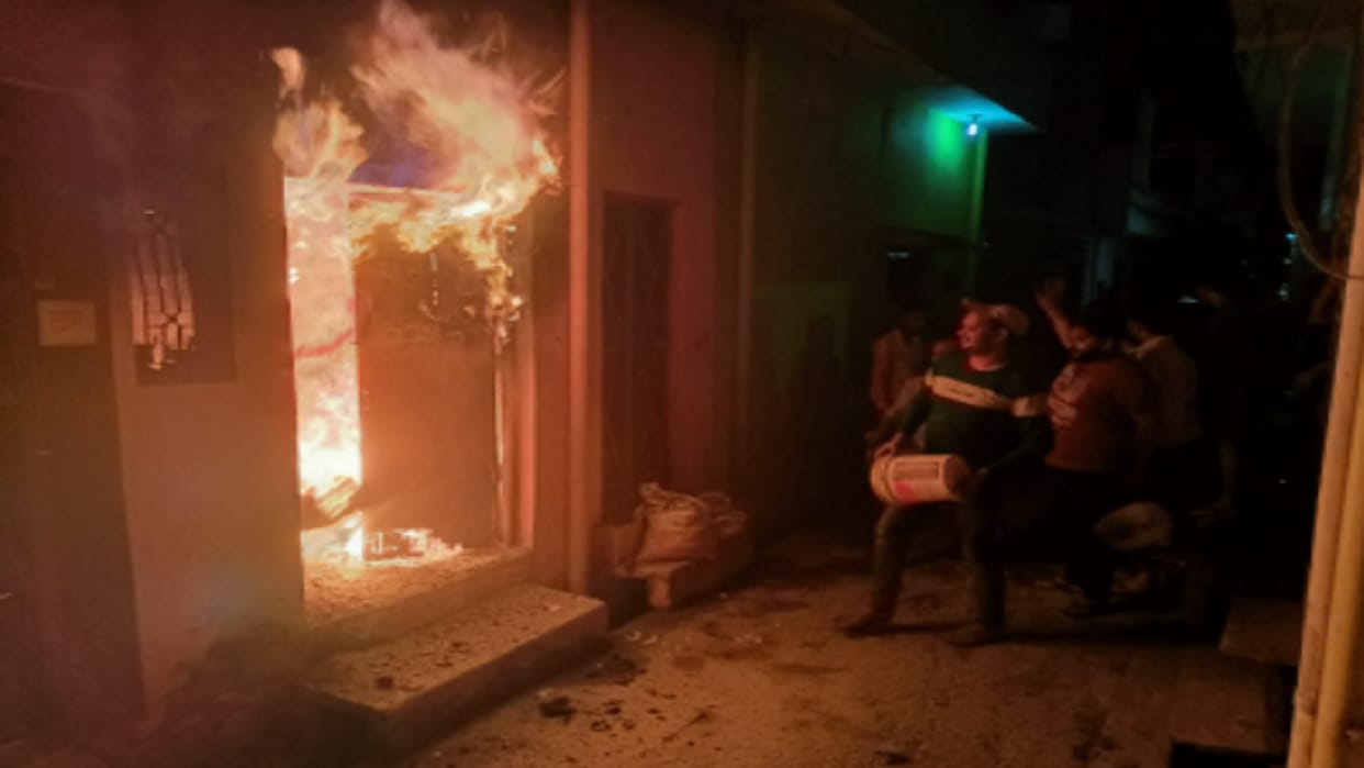 Bijnor News: fire broke out in house, five members of a family were injured
