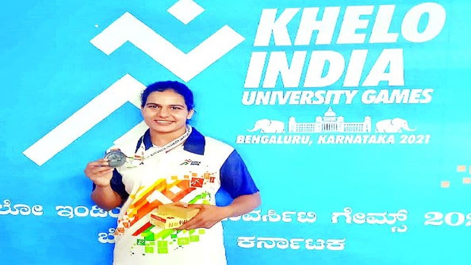 Dr Bhimrao Ambedkar University student Deepika won silver medal in boxing in Khelo India