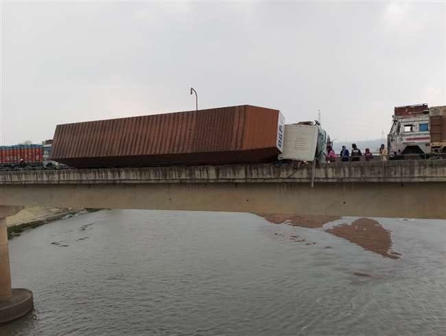 container hanging on the bridge by strong wind