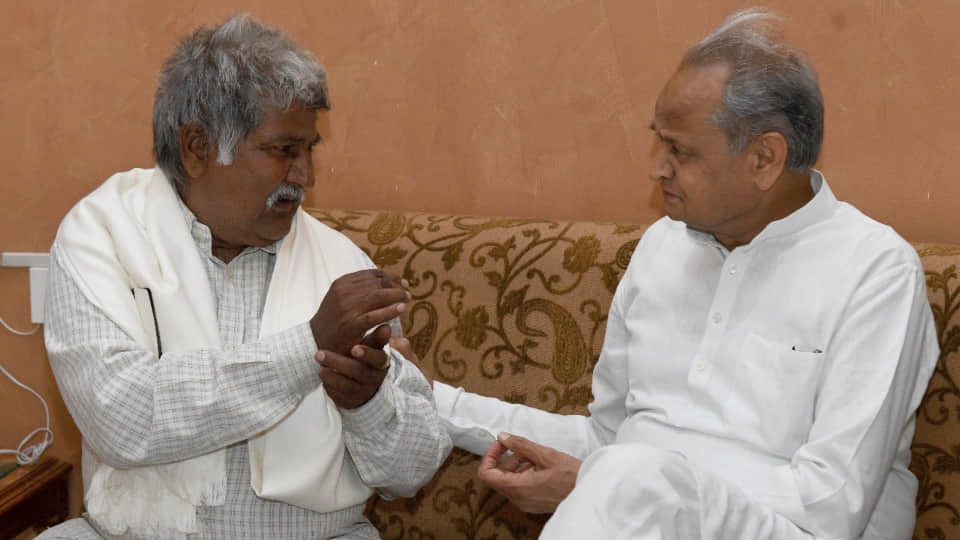 CM Ashok Gehlot met riend who runs tea shop