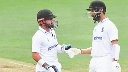 VIDEO: Mohammad Rizwan of Pakistan bowling in Sussex vs Durham Match, Shaheen Afridi trolls Rizwan on social media; County Cricket Championship