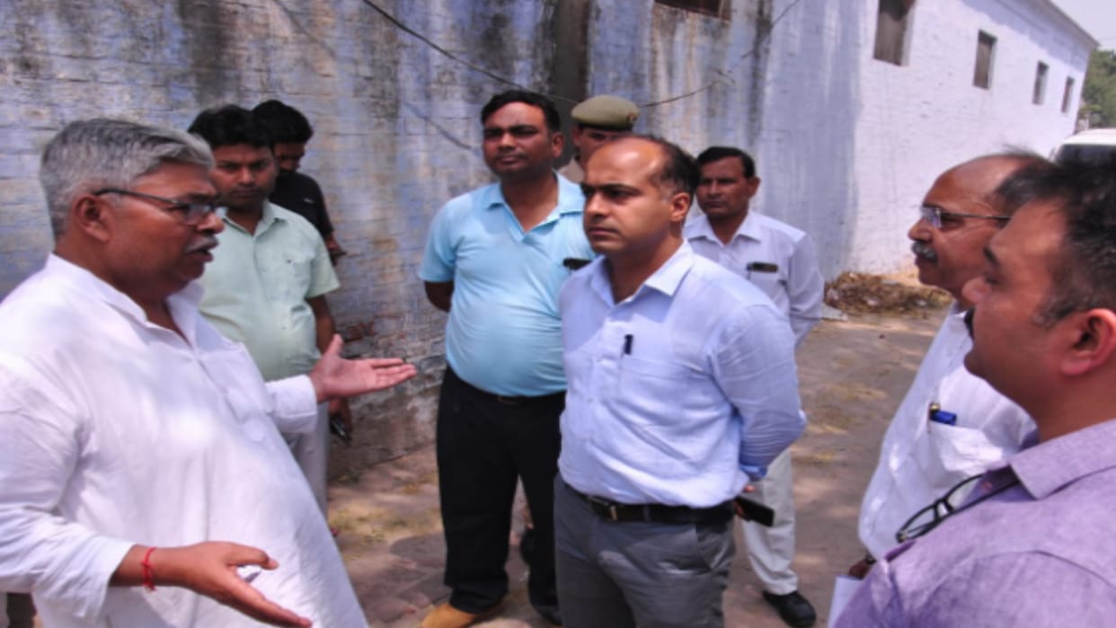 Meerut: Auction of crores of rupees of Gandhi Ashram land being done secretly, administration stopped