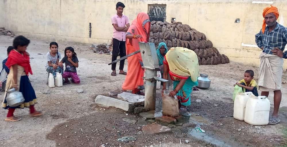 handpump,pareshani,pani