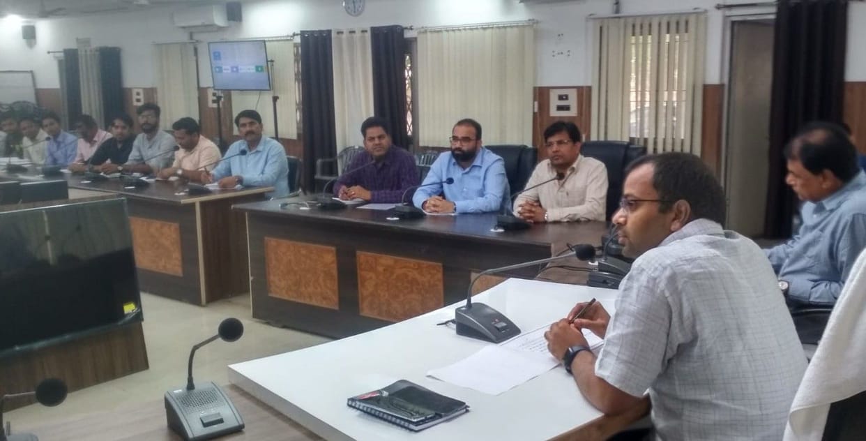 Hathras: Instructions to complete every house tap scheme in stipulated time