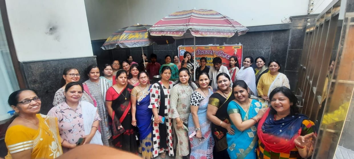 Hathras: After receiving respect, the faces of the workers blossomed
