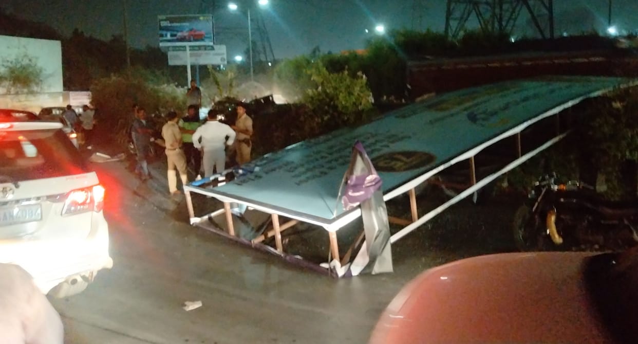 Unipol falls on cab at Model Town underpass, one injured