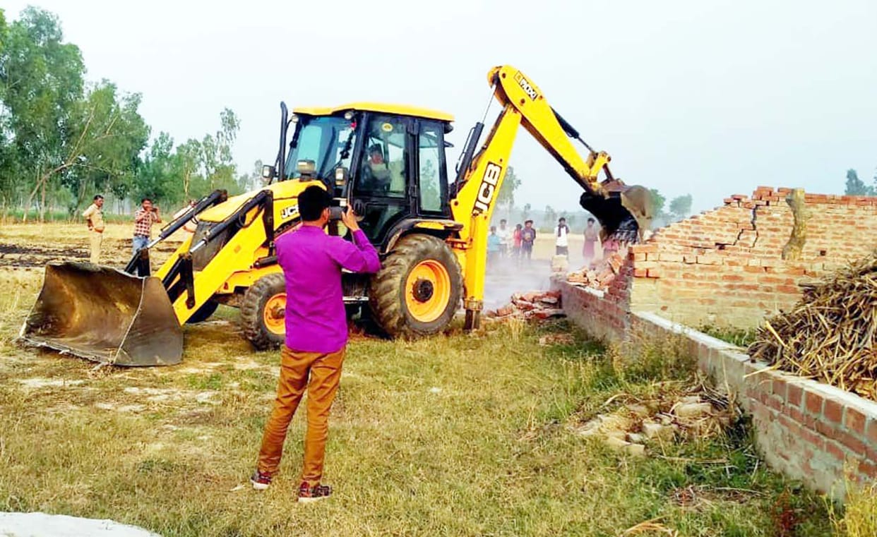 Illegal construction dropped from the land of Gram Sabha in Kumbiya Mafi