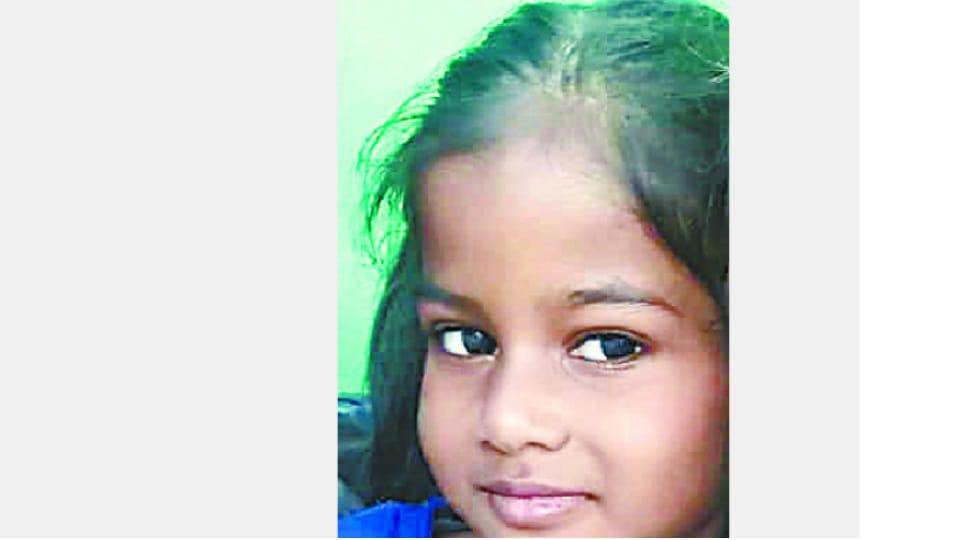 constable daugter fall in borewell, died