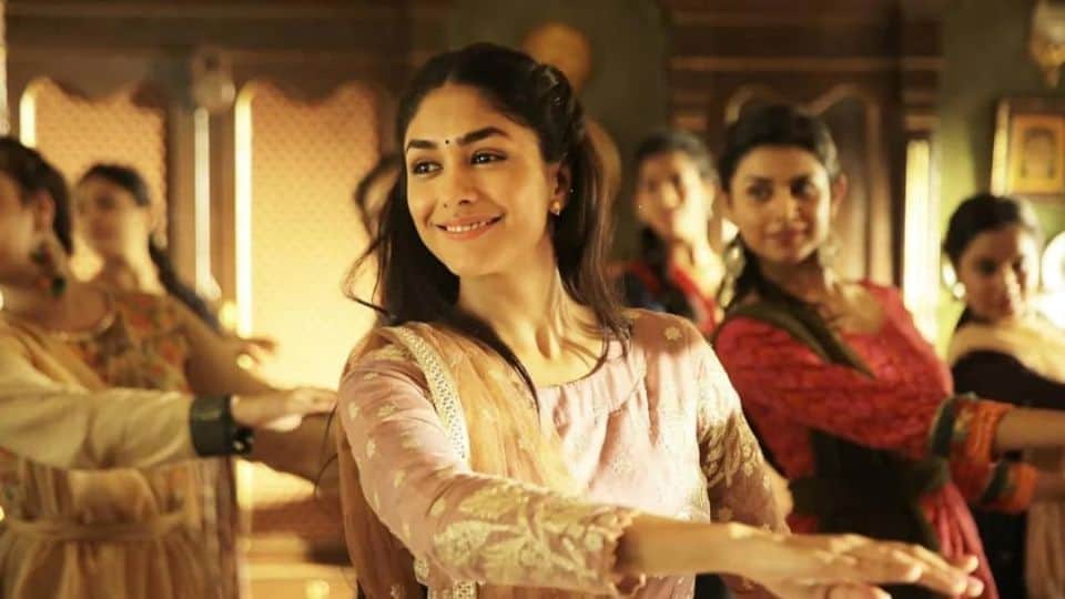 mrunal thakur birthday special mrunal life story and career journey biography tv serials film interesting fact
