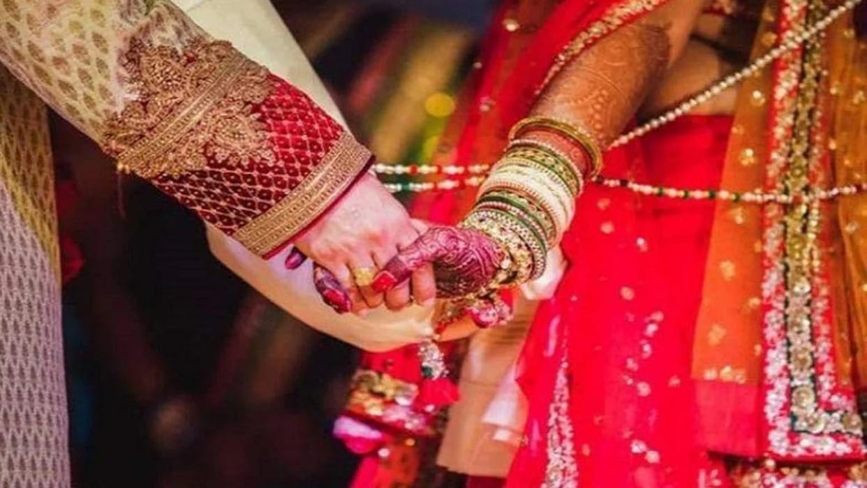 Controversy over wedding dinner in Auraiya, fiercely fought in the bride and groom's side