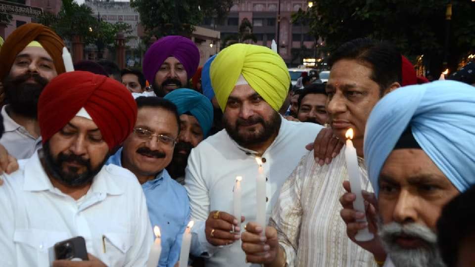 Navjot Singh Sidhu takes out candle march in Amritsar against Patiala clash