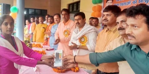 Tablet-smartphone distributed to students in degree college