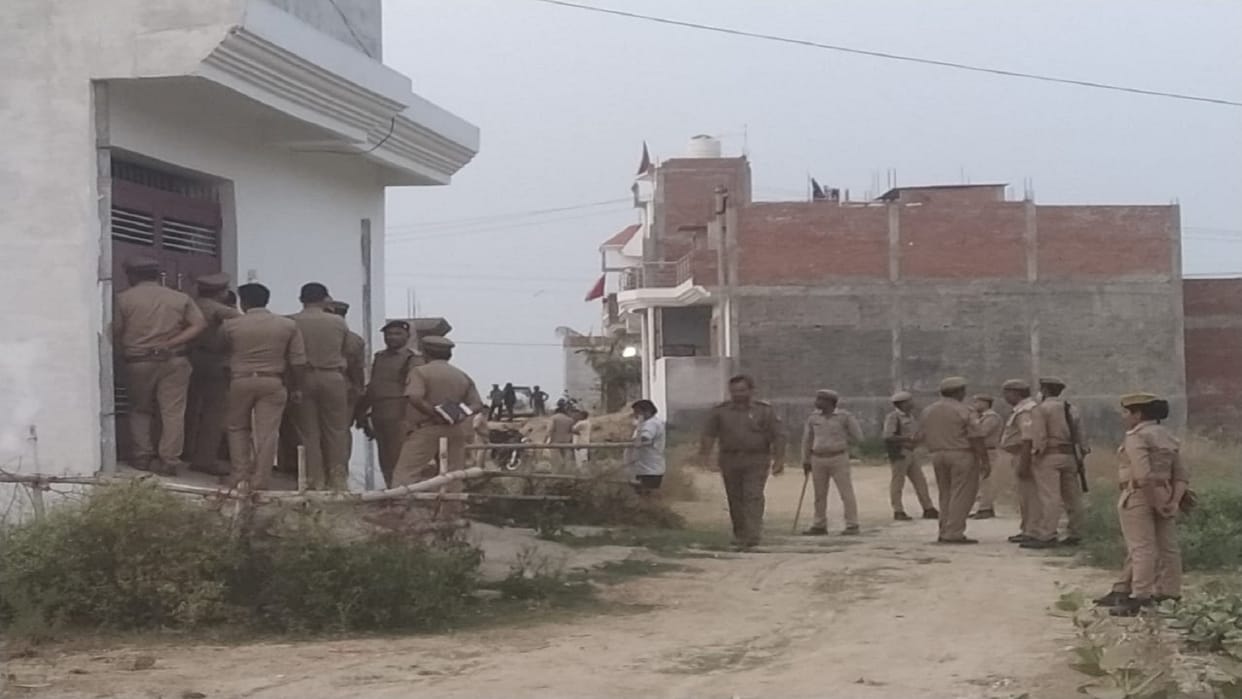 Prayagraj: Retired soldier shoots brother-in-law, locks his wife and children in room, force arrives in large numbers