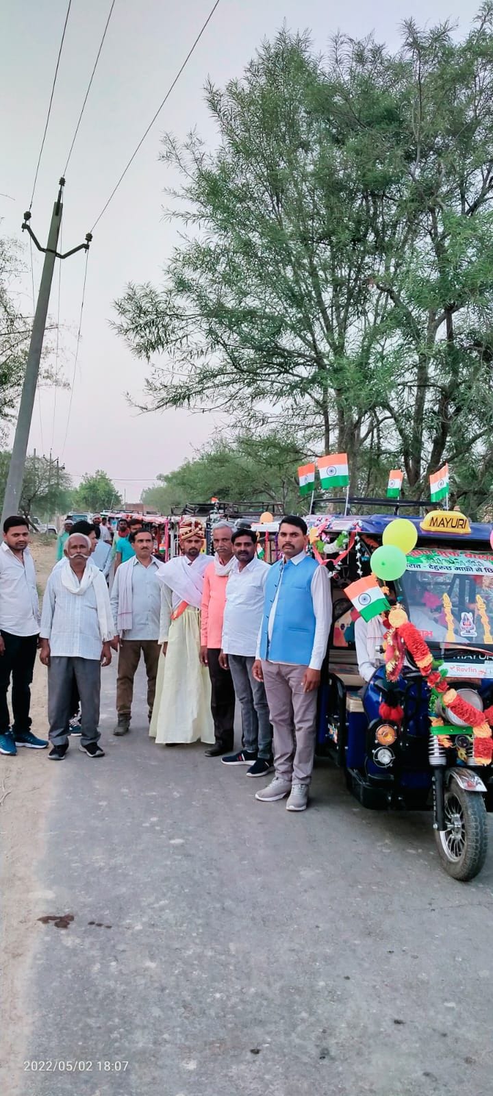 Procession taken out from e-rickshaw in protest against the rising prices of diesel-petrol