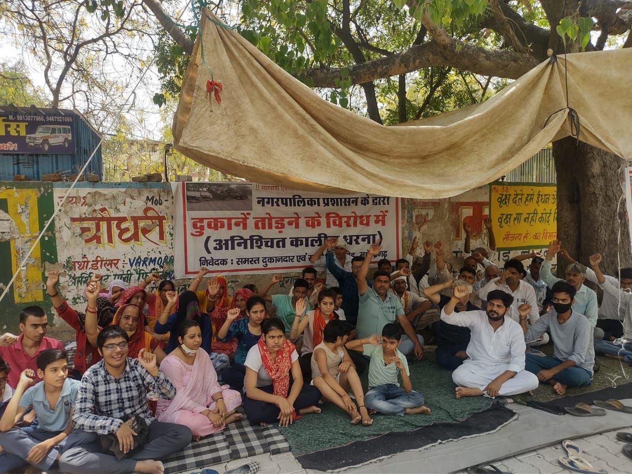 Khoka case: shopkeepers sitting on dharna with family in summer