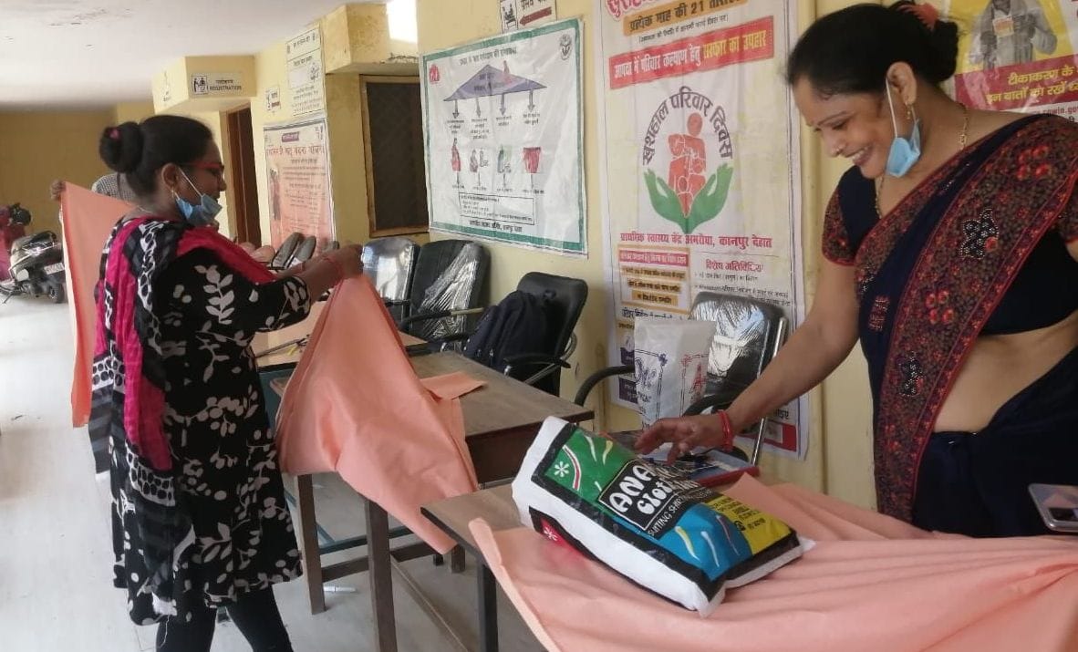 Kanpur Dehat : Joint Director of Health of Rurgaon PHC inspected, three doctors were absent as soon as they left