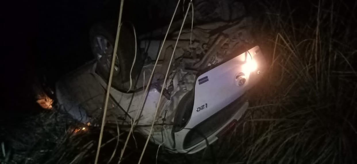 The car overturned uncontrollably, the driver pressed down