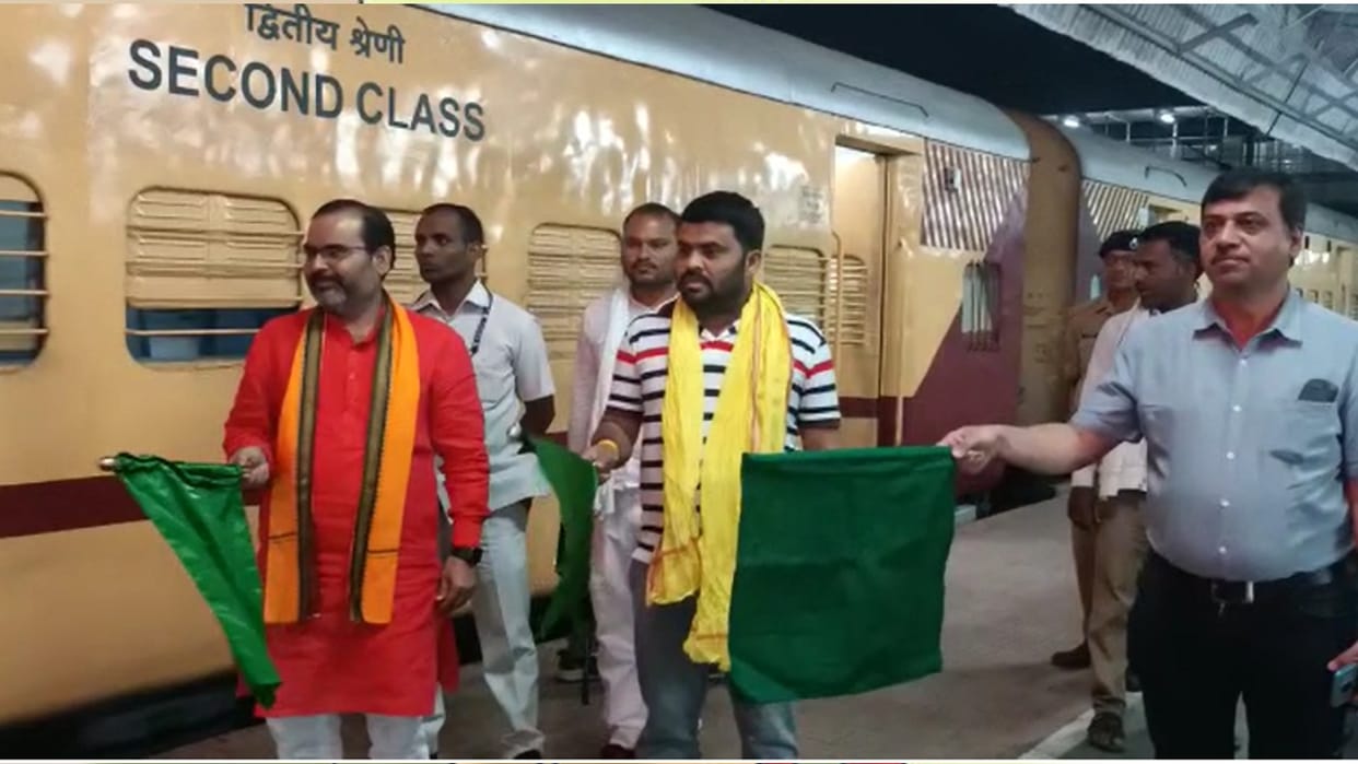 Chhatarpur: New fast passenger train started from Khajuraho, the journey of Tikamgarh, Lalitpur became easy