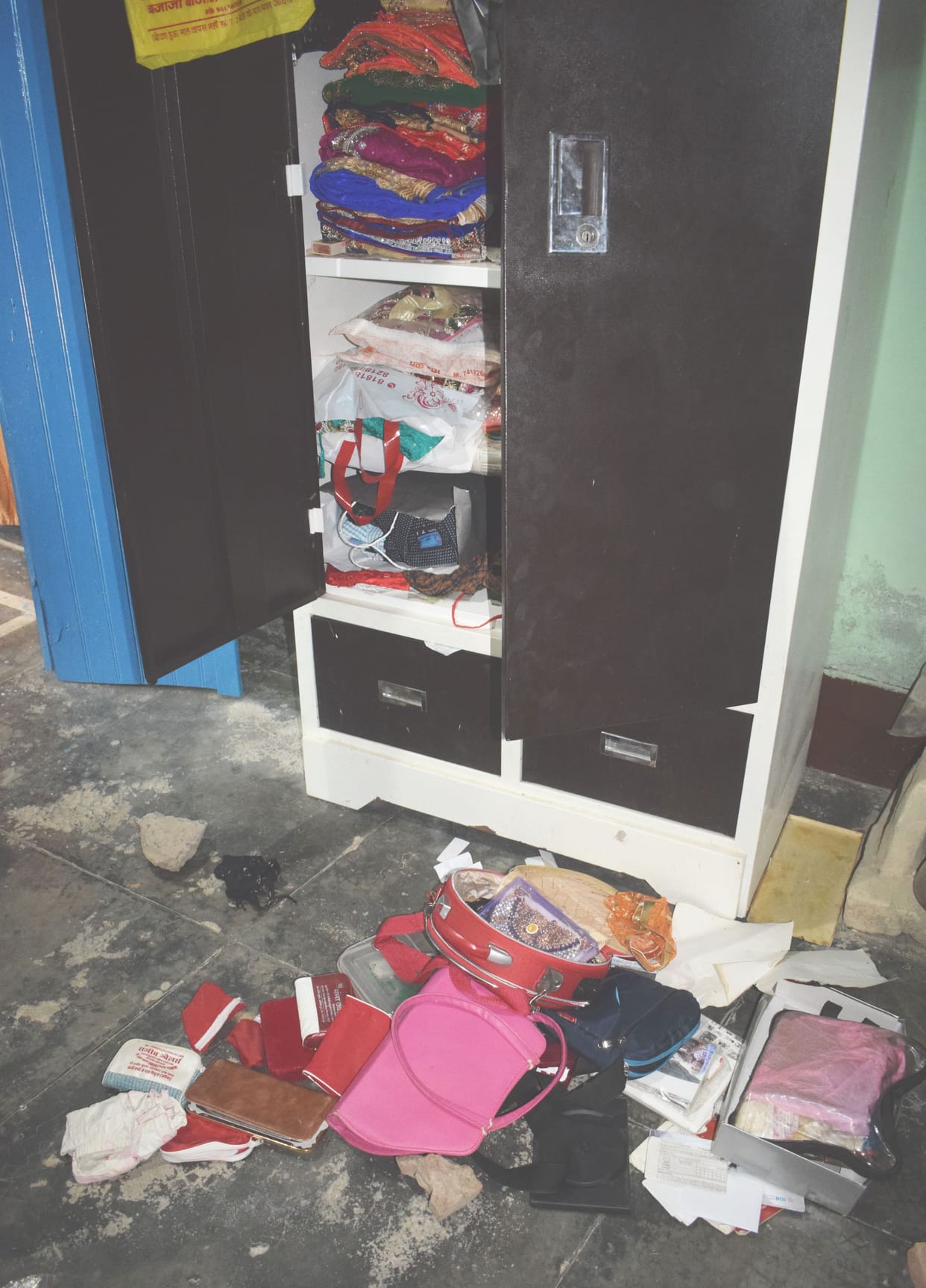 theft in two home in nagla jula
