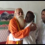 इकबाल अंसारी को ईद की बधाई देने उनके आवास पहुंचे रामजन्म भूमि के मुख्य पुजारी