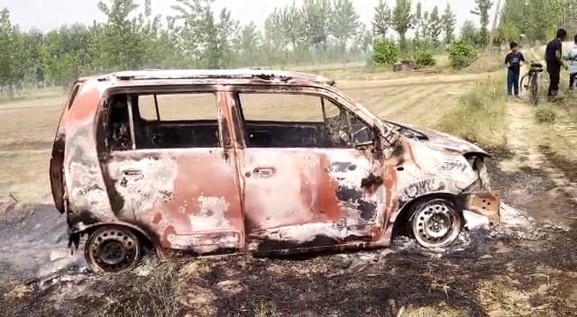 Car became a ball of fire, couple and child survived