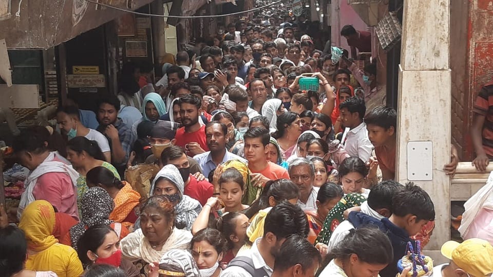 huge crowd of devotees gathered in Banke Bihari temple on Akshaya Tritiya