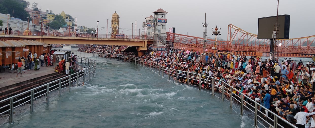 Crowd of devotees gathered at Ganga Ghats