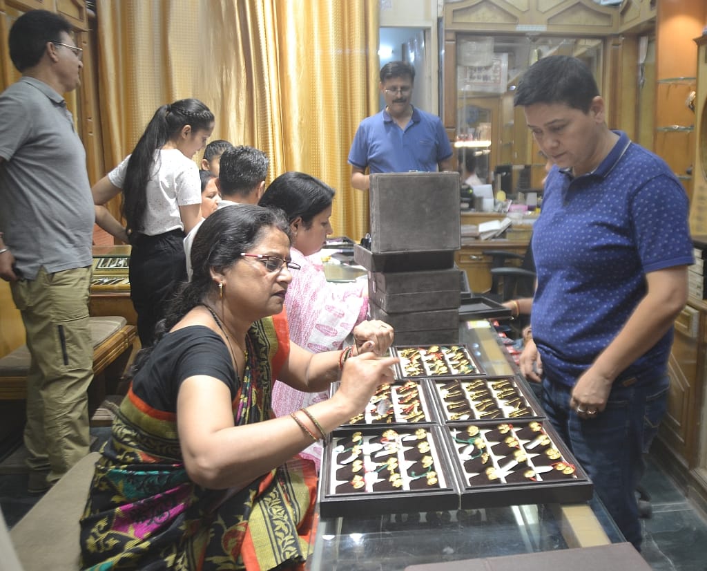 jewllery business increases on akshye tritiya in nahan cityjewwlers feeling happy