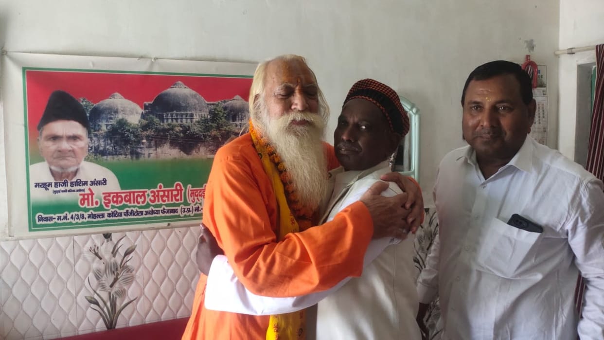 Ganga Jamuni Tehzeeb again elevated in Ram Nagari: Chief priest of Ram Janmabhoomi reached Iqbal Ansari's residence to congratulate him on Eid
