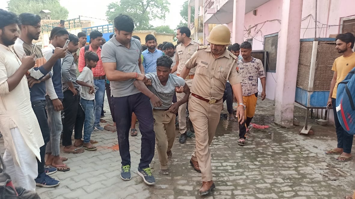 Attack on policemen in Chhaprauli police station
