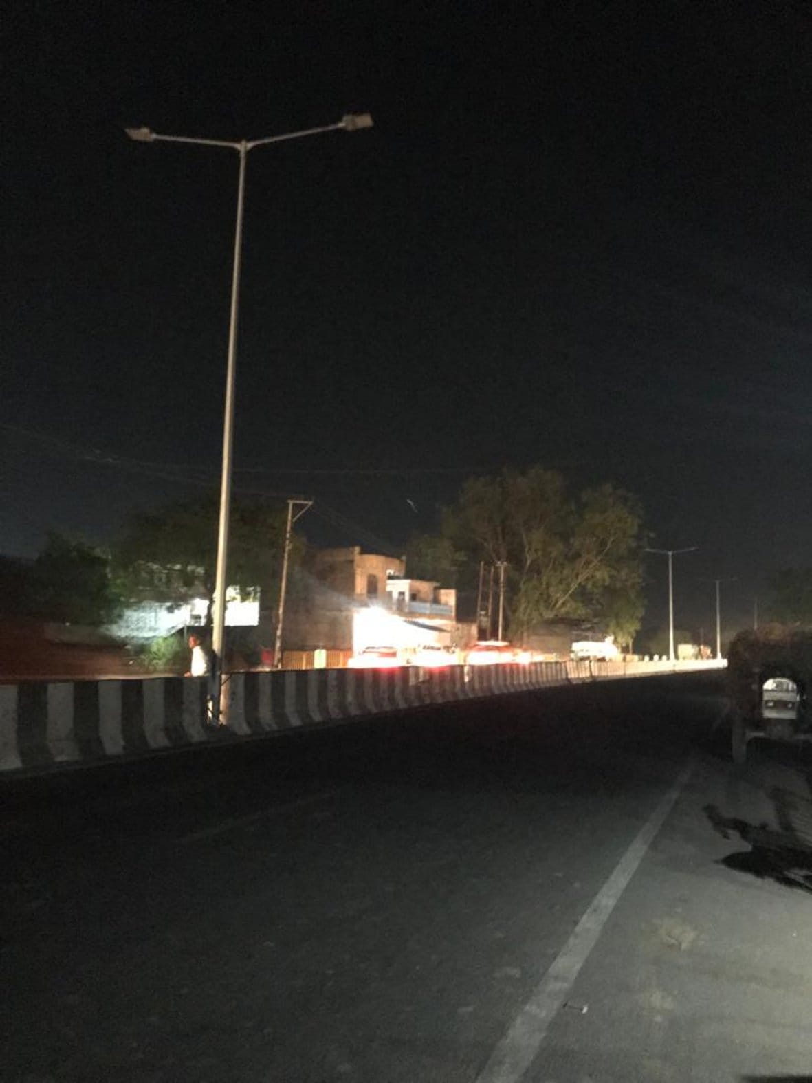 There is darkness at night on Delhi-Saharanpur Highway and Eastern Peripheral, accidents are happening