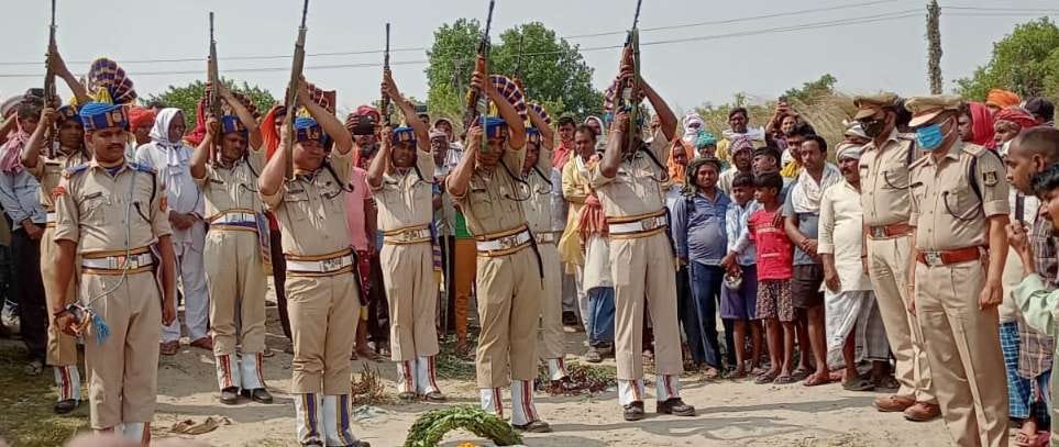 The dead body of CRPF jawan reached the village wrapped in tricolor