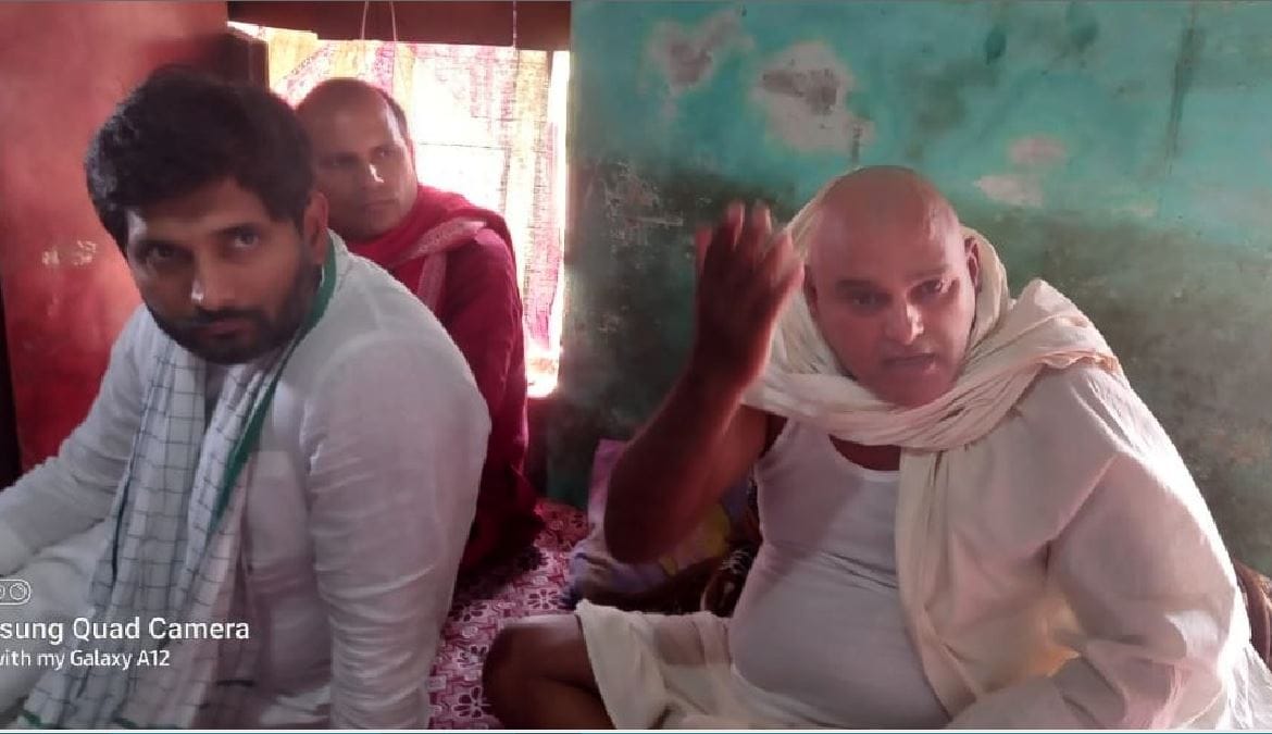 Scratch in girl's neck and injury mark in left jaw chandauli police