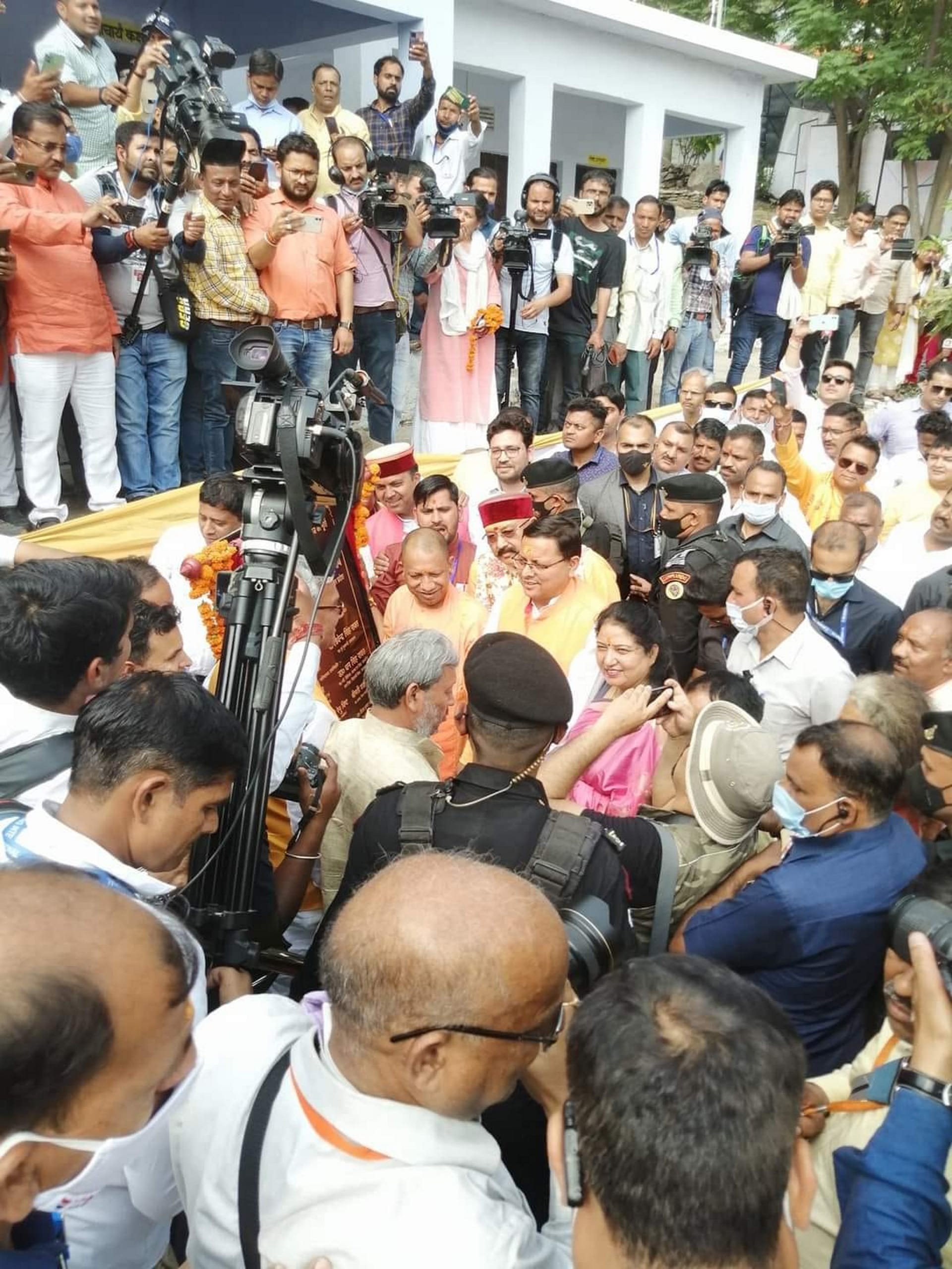  CM Yogi Adityanath Second day of Uttarakhand tour, will stay in his village today, See Photos