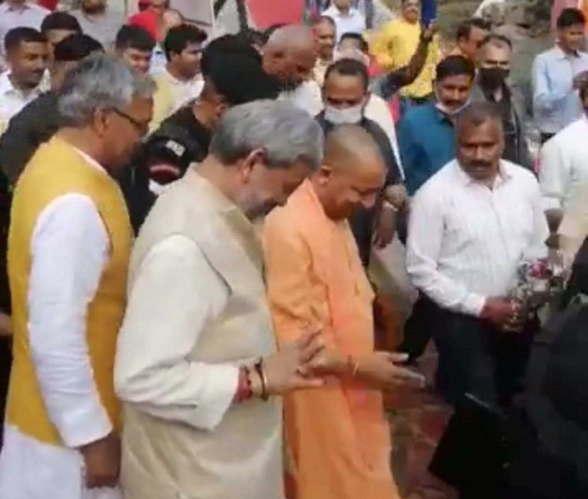  CM Yogi Adityanath Second day of Uttarakhand tour, will stay in his village today, See Photos