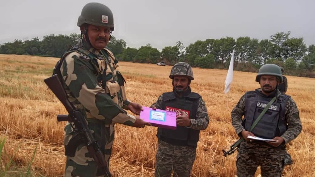 eid 2022 bsf and pak rangers distributed sweets on indo pak border in jammu