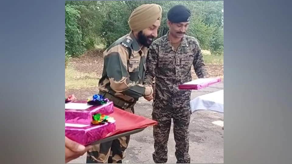 eid 2022 bsf and pak rangers distributed sweets on indo pak border in jammu