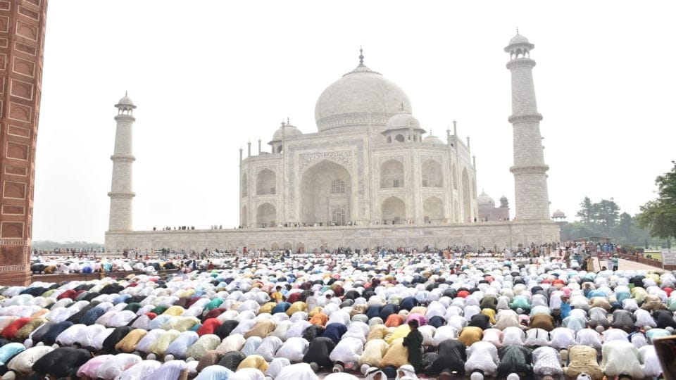 eid ul fitr muslims offer Eid Namaj at Taj Mahal and shahi idgah masjid mathura