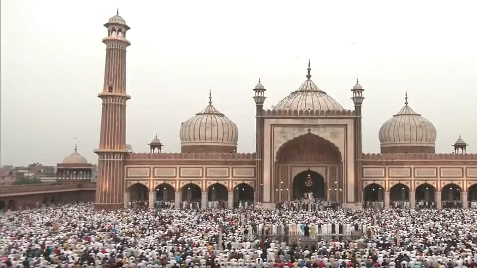 Eid Ul Fitr 2022 Photos Latest Updates Today Jama Masjid, Lucknow Eid