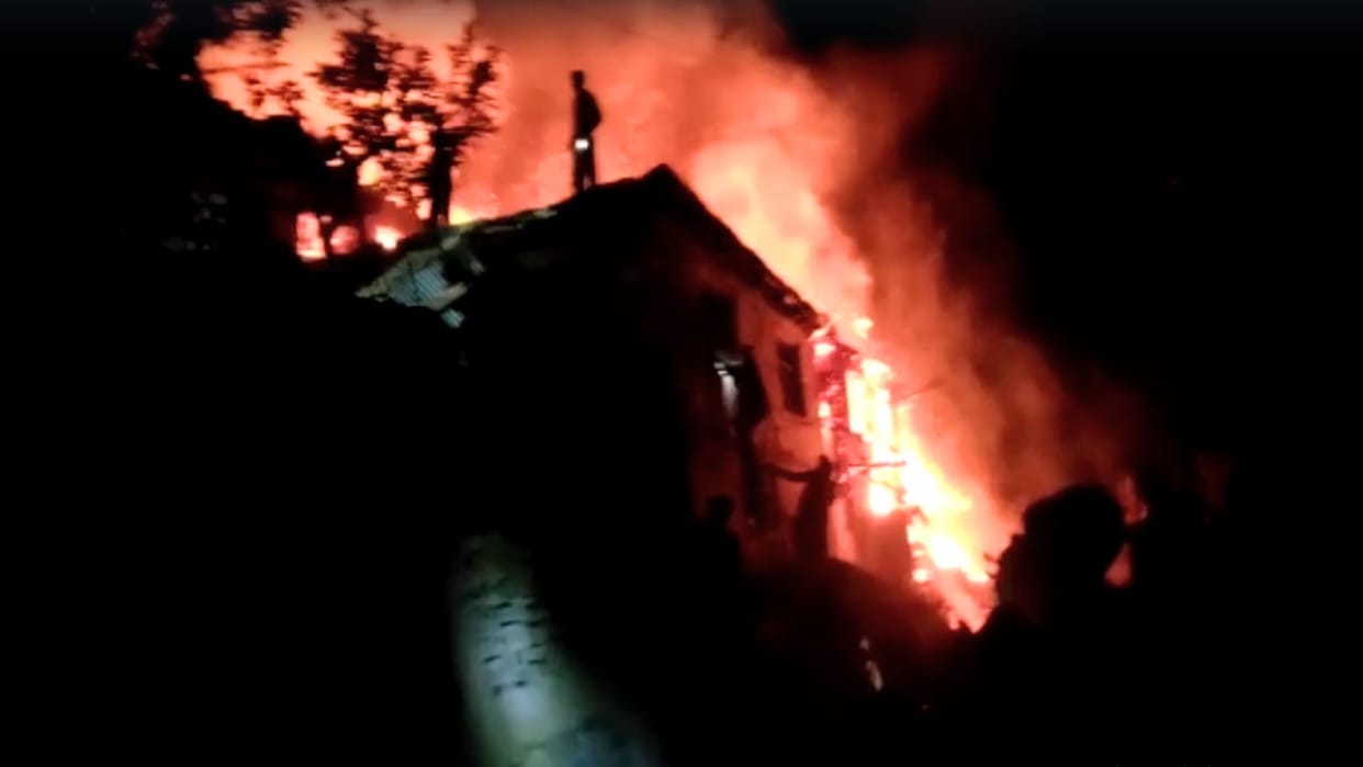 Four houses burnt to ashes in Thandal pangi chamba himachal, 10 sheep and goats burnt alive