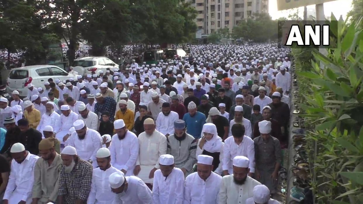 Eid in Gujarat: People throng mosques & Eidgahs, visit each other  homes