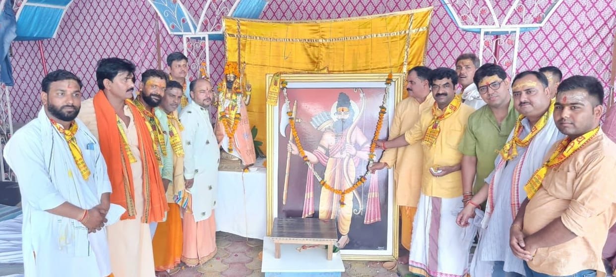 Hathras: The sacrifices made in the havan with the hymns of Lord Parashuram