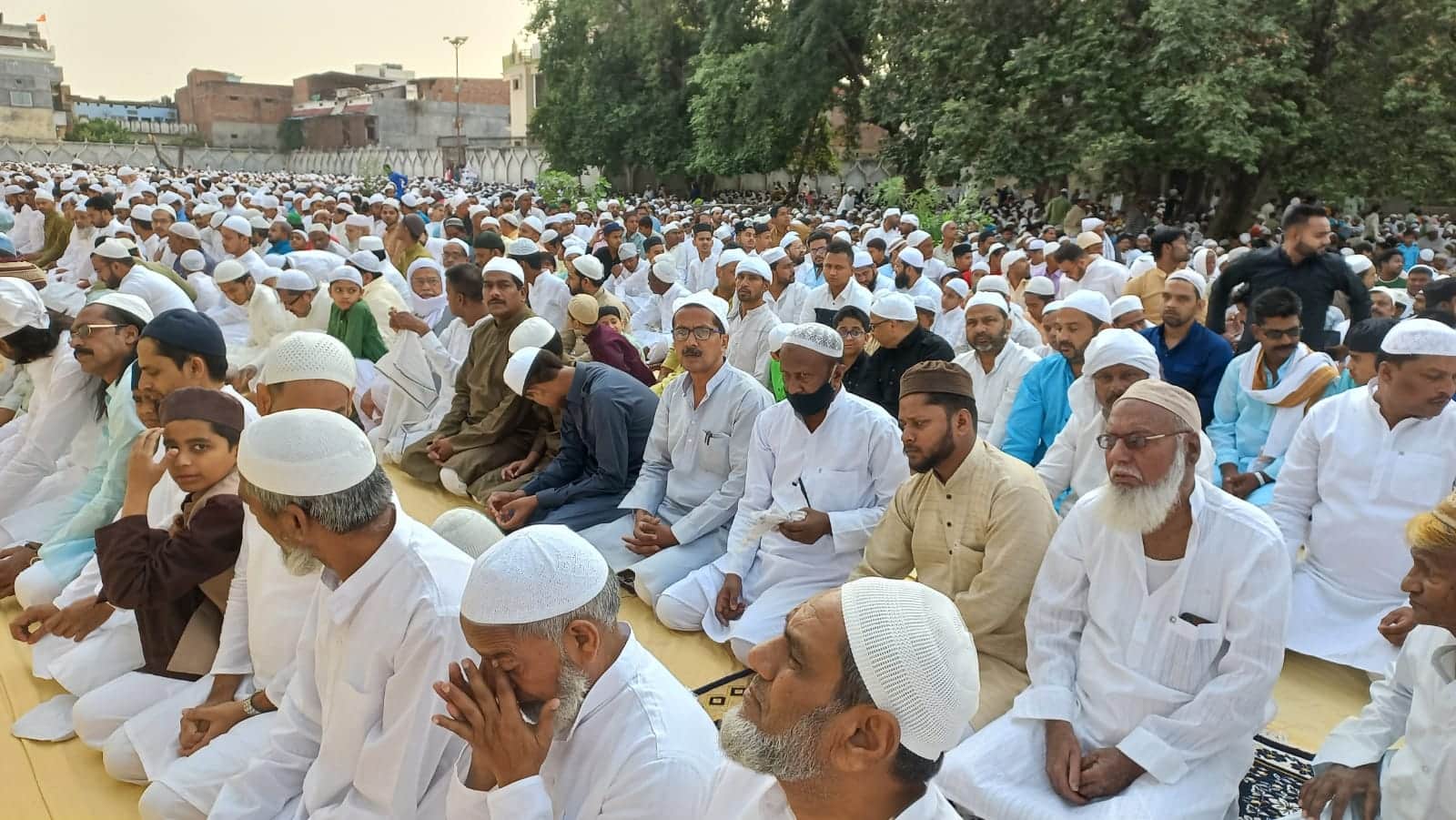 Eid Al Fitr 2022 varanasi purvanchal masjid Namaz offered in different mosques masjid  pray for peace see photos